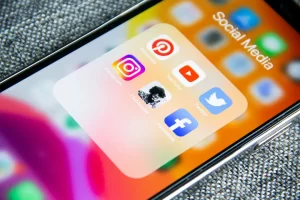 Lee más sobre el artículo Las Reglas de Educación para el Uso Correcto de las Redes Sociales